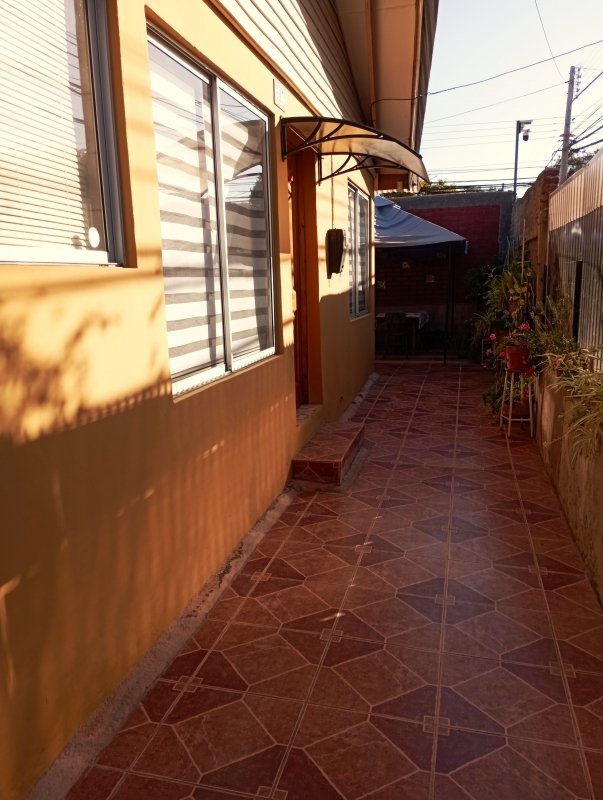 EN VENTA | CASA INDEPENDIENTE DE UN PISO EN BELLOTO CENTRO